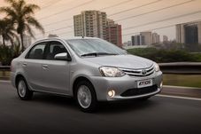 Sedã TOYOTA ETIOS SEDAN X 1.5 16V FLEX 2015