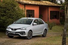 Sedã TOYOTA ETIOS SEDAN PLATINUM 1.5 16V AT FLEX 2017