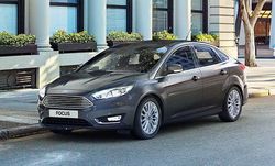 Sedã FORD FOCUS FASTBACK SE 2.0 16V POWERSHIFT FLEX 2017