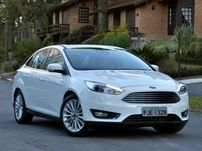 Sedã FORD FOCUS FASTBACK TITANIUM PLUS 2.0 16V POWERSHIFT FLEX 2018