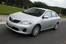 Sedã TOYOTA COROLLA XLi 1.8 16V FLEX 2013